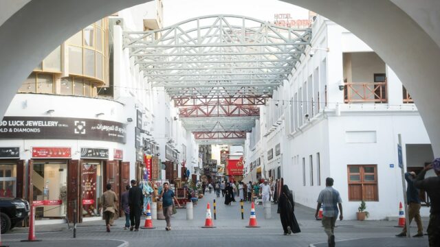 Embaixadas dos EUA no Bahrein e Egito emitem alertas enquanto o Irã ameaça universidades em todo o Oriente Médio
