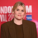 Margot Robbie incluindo