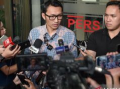 Empat ‘Pegawai Gadungan’ KPK Diringkus, USD 17.400 Disita Empat 'Pegawai Gadungan' KPK Diringkus, USD 17.400 Disita