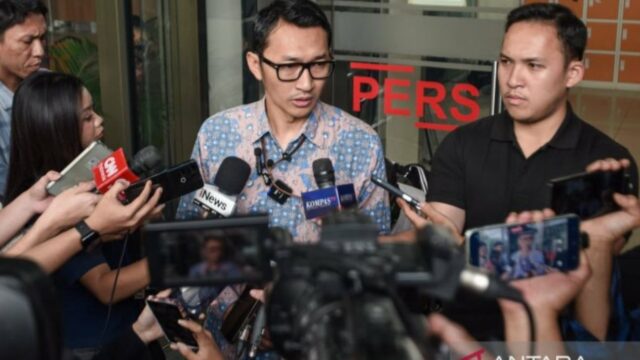 Empat 'Pegawai Gadungan' KPK Diringkus, USD 17.400 Disita Empat 'Pegawai Gadungan' KPK Diringkus, USD 17.400 Disita