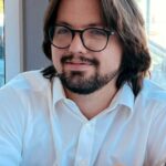 Joshua LeBlanc, 29, foi encontrado queimado e irreconhecível nos destroços de seu Tesla Model 3 2021 em 22 de julho de 2025 em Huntsville, Alabama