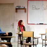 Enquanto Trump lança terror sobre o Irã, 'Inglês', vencedor do Pulitzer de Sanaz Toossi, tem sua estreia em Los Angeles