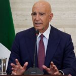 Enviado de Trump à Turquia dobra-se após reação negativa e promove política de “paz através da força”