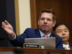 Eric Swalwell é atingido por investigação de babá do DHS em meio a alegações de agressão sexual Eric Swalwell é atingido por investigação de babá do DHS em meio a alegações de agressão sexual