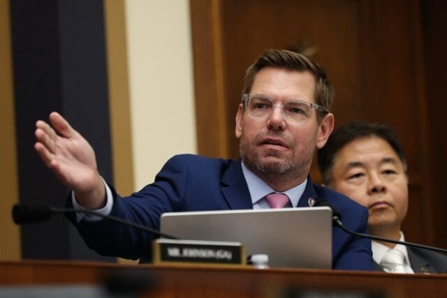 Eric Swalwell é atingido por investigação de babá do DHS Eric Swalwell é atingido por investigação de babá do DHS em meio a alegações de agressão sexual