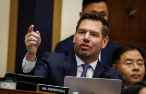 Eric Swalwell enfrenta investigação da casa Eric Swalwell enfrenta investigação da casa