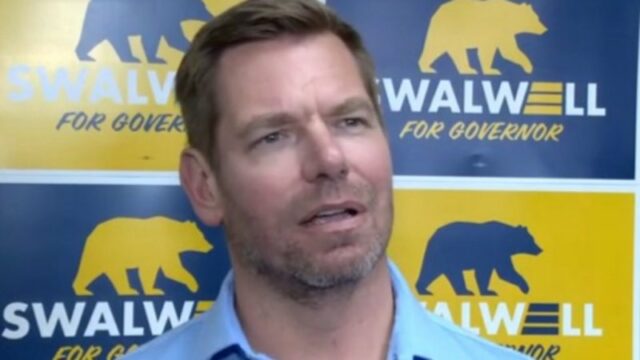 Eric Swalwell nega acusações de má conduta sexual
