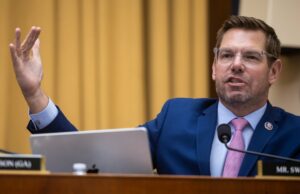 Eric Swalwell renunciará ao Congresso após alegações de agressão sexual Eric Swalwell renunciará ao Congresso após alegações de agressão sexual