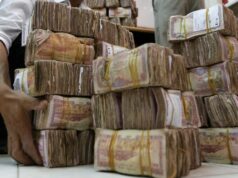 Escassez de dinheiro atinge o Iémen apesar da estabilização da moeda Escassez de dinheiro atinge o Iémen apesar da estabilização da moeda