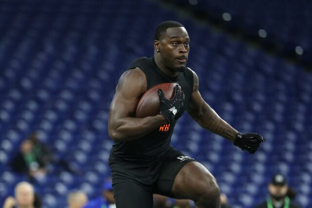 Esses gigantes estão equipados para tudo que Jeremiyah Love pode Esses gigantes estão equipados para tudo que Jeremiyah Love pode lhes trazer