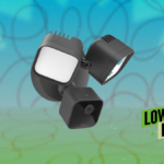 Esta câmera Blink Floodlight brilhante e poderosa está com mais da metade do preço agora