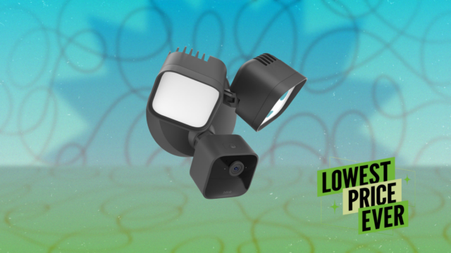 Esta câmera Blink Floodlight brilhante e poderosa está com mais da metade do preço agora
