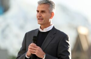 Estão em andamento demissões de 1.000 funcionários da Disney; O CEO Josh D’Amaro afirma que os cortes ‘simplificarão’ as operações: ‘Eu sei que isso é difícil’ Estão em andamento demissões de 1.000 funcionários da Disney; O CEO Josh D'Amaro afirma que os cortes 'simplificarão' as operações: 'Eu sei que isso é difícil'