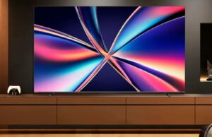 Este Google TV de 98 polegadas caiu para um preço de cair o queixo que é impossível de ignorar Hisense QD5 Series Google TV na sala de estar