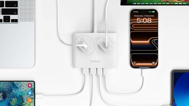 ORICO Power Brick na mesa