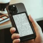 Este minúsculo novo e-reader MagSafe se conecta diretamente ao seu iPhone