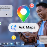 Ilustração da tela de um smartphone exibindo o logotipo do Google Maps junto com ícones de lugares salvos, horários populares, linha do tempo do Maps e um botão