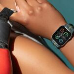 Pessoa usando Moto Watch Fit