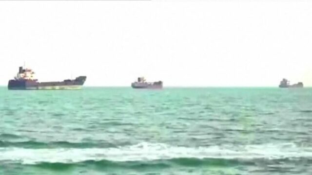 Estreito de Ormuz voltou a fechar após navios dispararem contra
