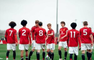 Estrela da academia do Man Utd será promovida como parte da reforma do meio-campo de três jogadores do Ineos Estrela da academia do Man Utd será promovida como parte da reforma do meio-campo de três jogadores do Ineos