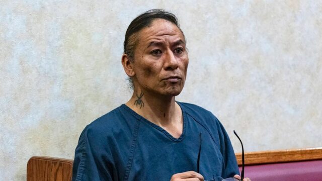 Estrela de 'Dances With Wolves' Nathan Chasing Horse condenado à prisão perpétua por agressão sexual
