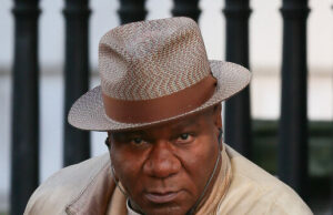 Estrela de ‘Missão Impossível’ Ving Rhames hospitalizado após colapso em restaurante de Los Angeles Estrela de 'Missão Impossível' Ving Rhames hospitalizado após colapso em restaurante de Los Angeles