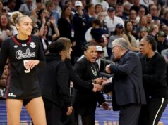 ‘Eu não tenho nenhum arrependimento’: Geno Auriemma dobra no Dawn Staley Clash 'Eu não tenho nenhum arrependimento': Geno Auriemma dobra no Dawn Staley Clash