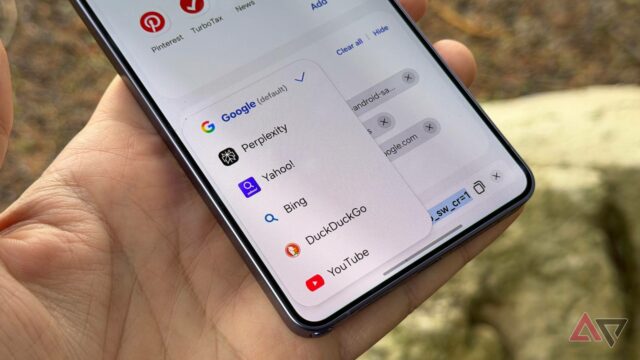 Um globo com uma barra de endereço da web cercada pelos ícones do Chrome, Firefox, Opera e Samsung Internet.
