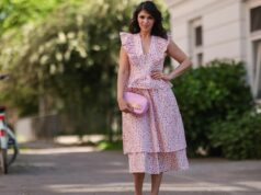 Evite o Shapewear – Estes 17 vestidos emagrecedores escondem secretamente a barriga Aline Kaplan vestindo calças jeans azuis de perna larga Baum & Pferdgarten e outras histórias blusa cortada com padrão de flores brancas e salto laranja de verão e tons laranja preto Mango em 06 de junho de 2023 em Berlim, Alemanha.