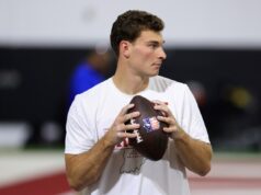 Ex-QB da NFL pede que Raiders contratem Fernando Mendoza imediatamente Ex-QB da NFL pede que Raiders contratem Fernando Mendoza imediatamente