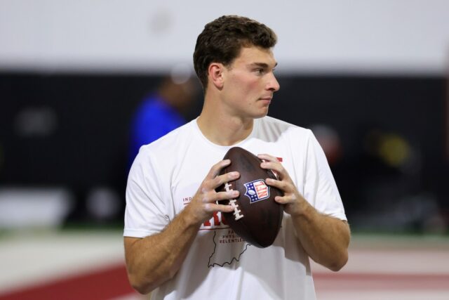 Ex-QB da NFL pede que Raiders contratem Fernando Mendoza imediatamente
