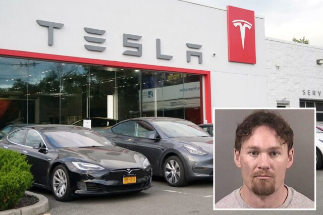 Ex-aluno de Yale nu e empunhando uma espingarda invade a Ex-aluno de Yale nu e empunhando uma espingarda invade a loja Tesla da Bay Area