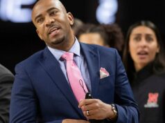 Ex-assistente de Nebraska admite ter feito sexo com jogador, revelam documentos judiciais O ex-assistente de basquete feminino de Nebraska, Chuck Love, admitiu que fez sexo com a ex-jogadora Ashley Scoggin antes de ela ser demitida do time em 2022, de acordo com documentos judiciais.