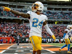 Ex-escolha da 2ª rodada não se aposenta, assina com Colts após 3 anos longe da NFL Former Los Angeles Chargers DB Nasir Adderley