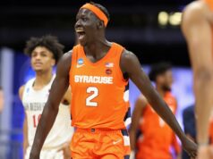 Ex-jogador de basquete de Syracuse deportado após um mês de detenção no ICE GettyImages-1308030809 John Bol Ajak