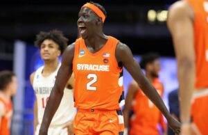 Ex-jogador de basquete de Syracuse deportado após um mês de detenção no ICE GettyImages-1308030809 John Bol Ajak