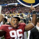 Luther Davis (96) comemora a vitória do Alabama por 32-13 sobre a Flórida no jogo do campeonato SEC.