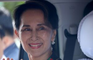 Ex-líder de Mianmar, Aung San Suu Kyi, foi transferida para prisão domiciliar Ex-líder de Mianmar, Aung San Suu Kyi, foi transferida para prisão domiciliar