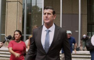 Ex-soldado australiano Roberts-Smith recebeu fiança em caso de crimes de guerra no Afeganistão Ex-soldado australiano Roberts-Smith recebeu fiança em caso de crimes de guerra no Afeganistão