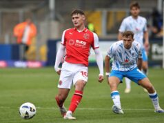 Ex-talento do Man Utd com 18 contribuições de gols ganha prêmio de Jogador do Mês da League Two Ex-talento do Man Utd com 18 contribuições de gols ganha prêmio de Jogador do Mês da League Two