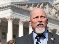 Exclusivo: Deputado Roy apresenta projeto de lei que combina financiamento DHS de 60 dias com a Lei SAVE America Exclusivo: Deputado Roy apresenta projeto de lei que combina financiamento DHS de 60 dias com a Lei SAVE America