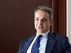 Exclusivo – O primeiro-ministro grego, Kyriakos Mitsotakis, pede que Trump garanta um acordo com o Irã: “Deve eventualmente aproximar os EUA e a Europa” Mitsotakis também disse que concorda com Trump que o Irão nunca poderá ter uma arma nuclear, mas agora que Trump alcançou um sucesso militar no Irão, a situação muda para as consequências económicas e a esperança é que a diplomacia vença a partir daqui. (Foto cortesia do Gabinete do Primeiro Ministro grego)