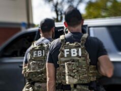 FBI usou dados de notificação do iPhone para recuperar mensagens excluídas do Signal Comentário do Reddit levou a polícia a identificar o atirador da Brown University | Imagem de estoque de membros da equipe FBI SWAT