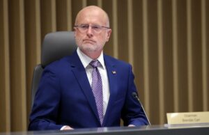 FCC lança análise das diretrizes dos pais na TV e preocupações sobre a representação de ‘questões de identidade de gênero’ Brendan Carr