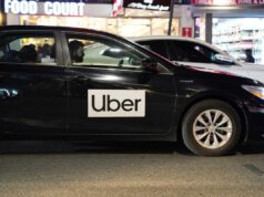 Família de Nova York envolvida na encenação de acidentes falsos em esquema de fraude de seguros de US$ 300 milhões, impressionantes reivindicações de ação judicial do Uber Uma visão geral de um carro Uber visto em Nova York, NY, em 16 de abril de 2025.