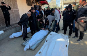 Famílias de Gaza lamentam seus entes queridos mortos em ataques aéreos israelenses noturnos Famílias de Gaza lamentam seus entes queridos mortos em ataques aéreos israelenses noturnos