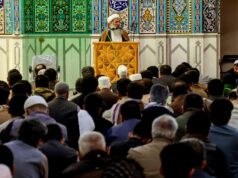 Famílias se reúnem para lamentar vítimas de tiroteio mortal no Afeganistão Famílias se reúnem para lamentar vítimas de tiroteio mortal no Afeganistão