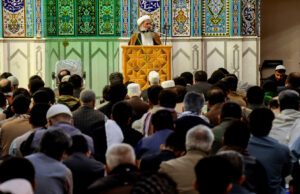 Famílias se reúnem para lamentar vítimas de tiroteio mortal no Afeganistão Famílias se reúnem para lamentar vítimas de tiroteio mortal no Afeganistão