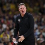 Fãs da UNC se deliciam com a derrota de Tommy Lloyd e Arizona na Final Four