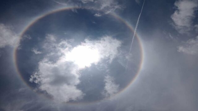 Fenômeno Sun Halo Muncul de Langit Pamekasan Mandura, Warga Ungkap Akan Masuk Musim Kemarau
